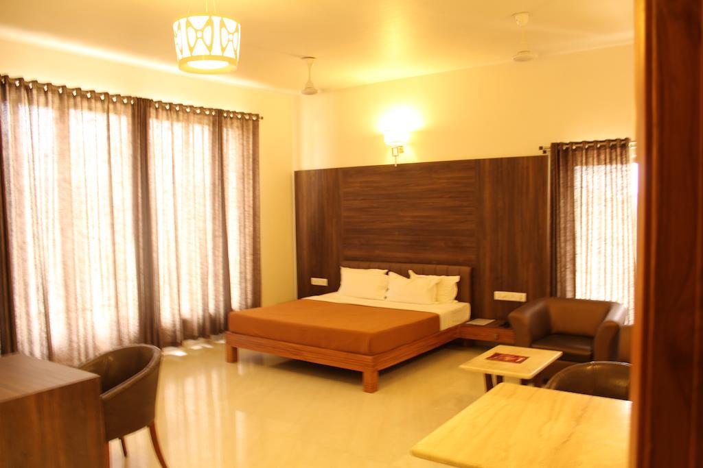 Hotel Grand 3D Bhuj Habitación foto