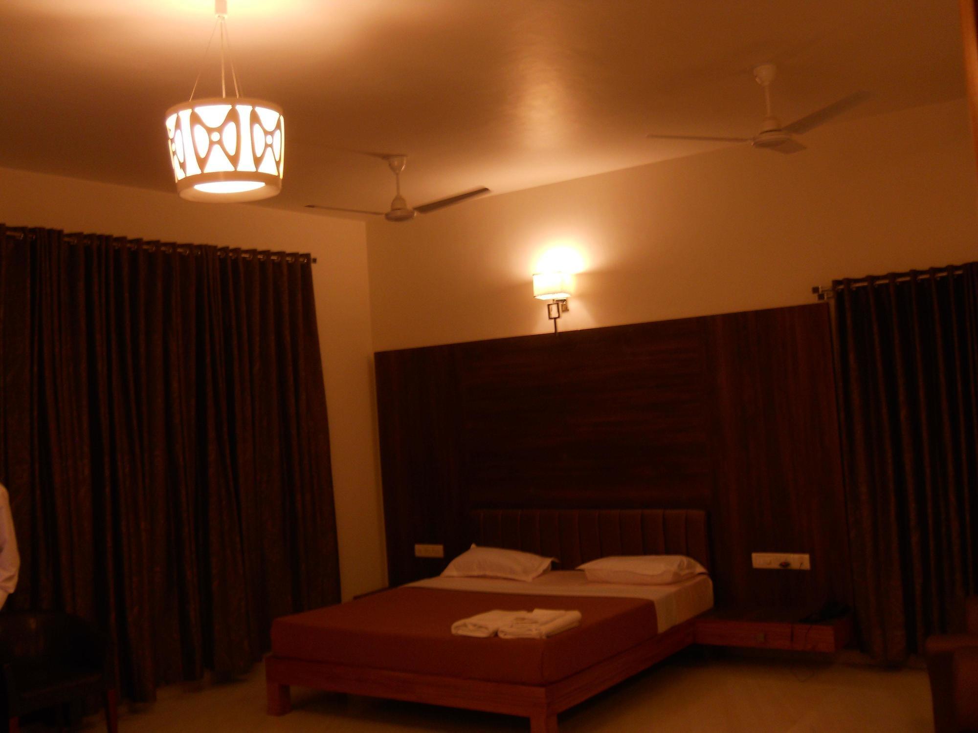 Hotel Grand 3D Bhuj Exterior foto